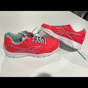 Reebok memory tech sneakers EXTREMELY COMFORTABLE